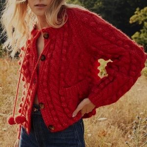 ISO Doen Pomme in red, green or yellow, any size